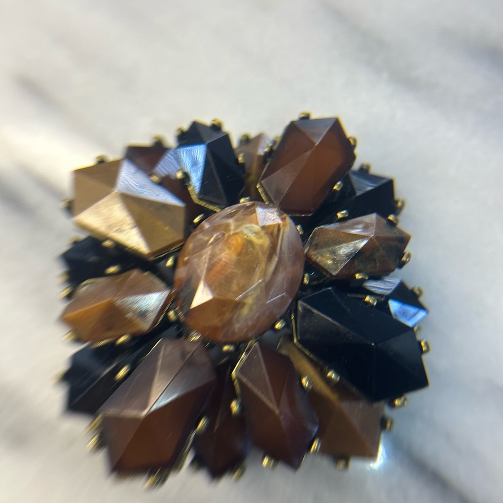Elegant Brown and Black Fashion Brooch